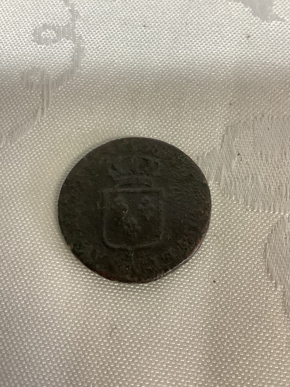 Lot de 2 pièces romaines en argent et 10 Louis XIII en état d’épave 4 monnaies lot de 2 pieces romaines en argent et 10 louis xiii en etat d epave