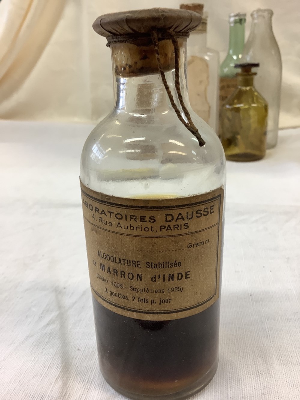 Lot de 5 flacons à pharmacie ancien, biberon en verre, bouteille eau minérale Carabana, pilon et tube de Coryphedrine 3 monnaies lot de 5 flacons a pharmacie ancien biberon en verre bouteille eau minerale carabana pilon et tube de coryphedrine