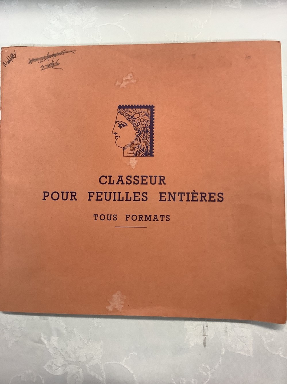 Classeur pour feuilles entières neuves, dont série 1603 à 1608 (x25), 10 feuilles tableaux et quelques autres valeurs monnaies classeur pour feuilles entieres neuves dont serie 1603 a 1608 x25 10 feuilles tableaux et quelques autres valeurs