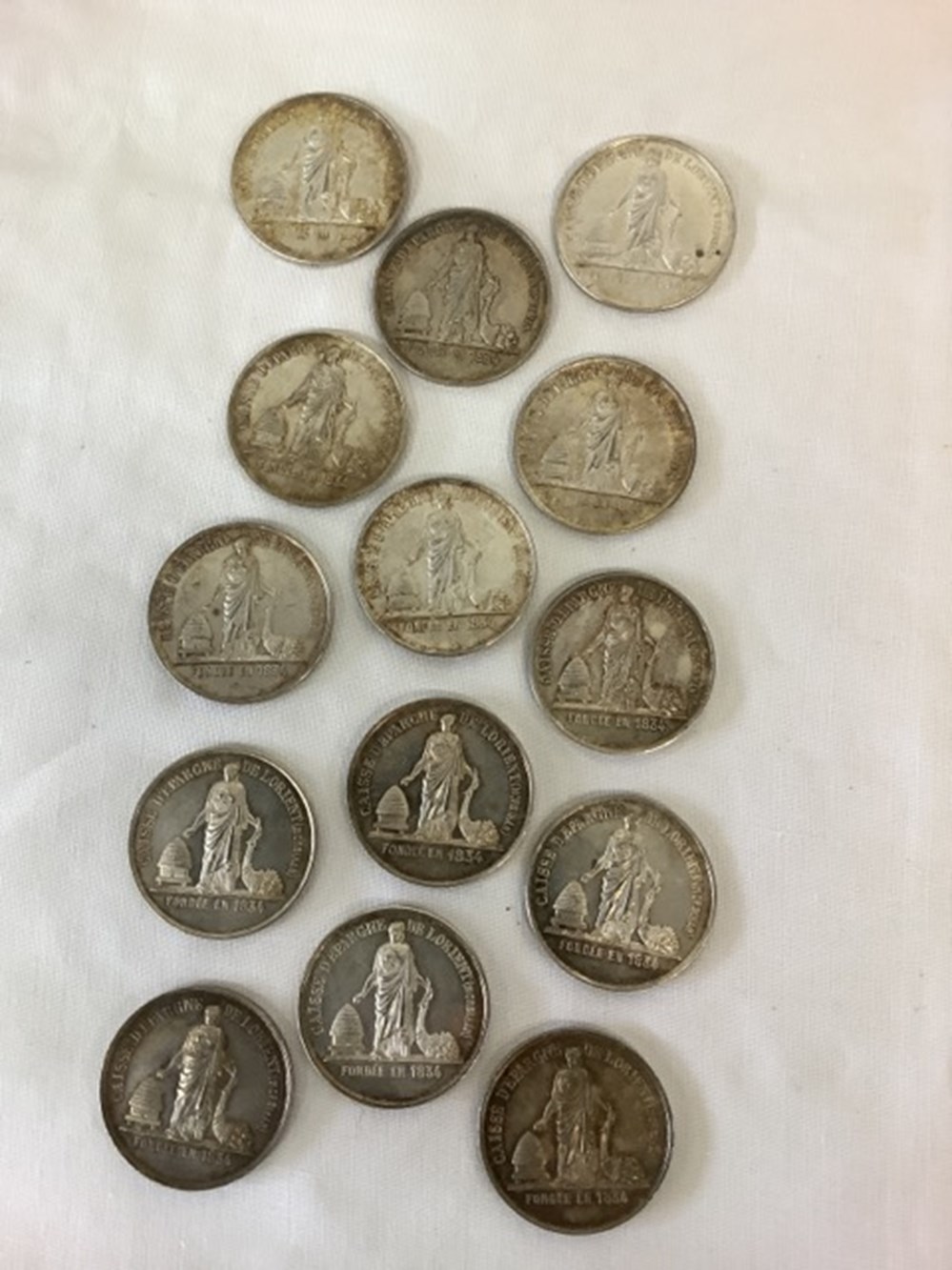 Ensemble de 14 jetons de présence bretons caisse d épargne de Lorient en argent, poid total 216 gr. 2 monnaies ensemble de 14 jetons de presence bretons caisse d epargne de lorient en argent poid total 216 gr