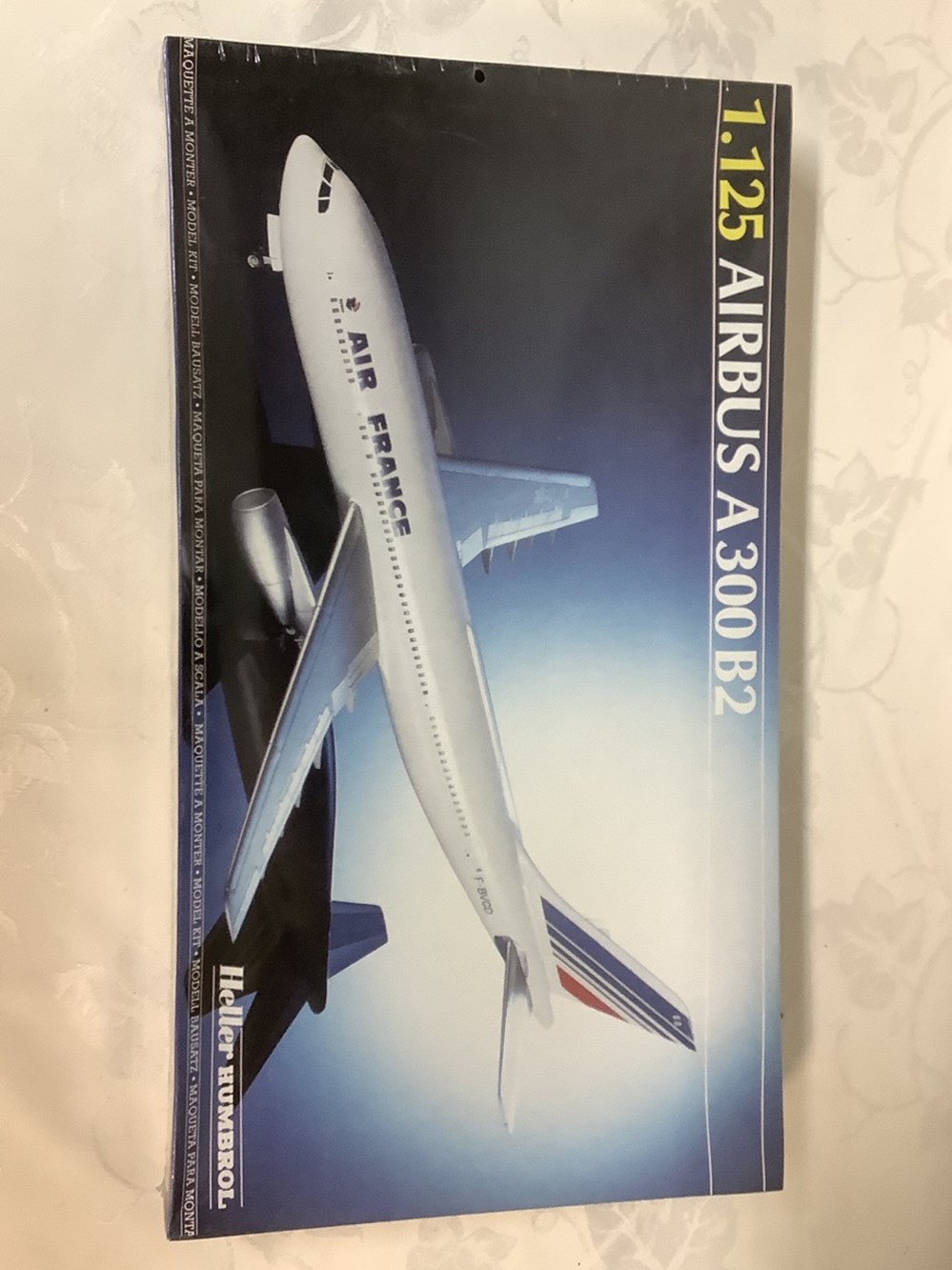 2 maquettes Heller Humbrol d’avions Air France, Airbus A300 B2 et Lockheed L749 Constellation 3 monnaies 2 maquettes heller humbrol d avions air france airbus a300 b2 et lockheed l749 constellation