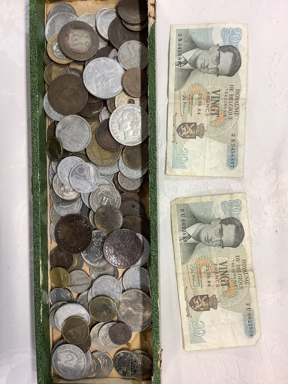 Lot de pièces de monnaie et 2 billets de 20 frs belge monnaies lot de pieces de monnaie et 2 billets de 20 frs belge