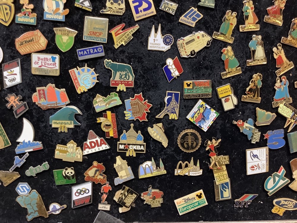 Lot de 2 tableaux de pin’s 3 monnaies lot de 2 tableaux de pin s