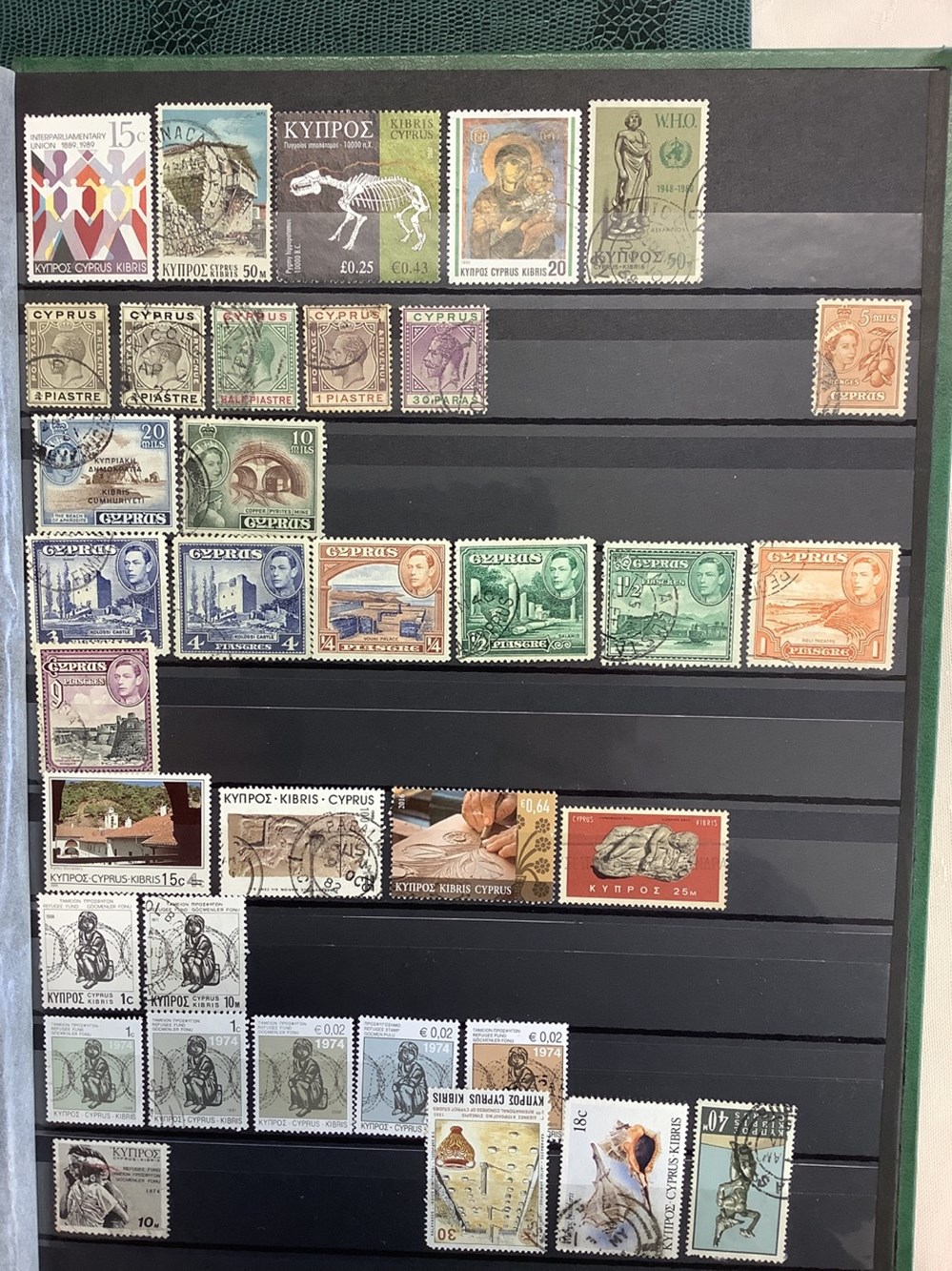 14 albums de timbres, principalement Europe de l’Ouest, la plupart oblitérés, toutes époques, plusieurs milliers de timbres 15 monnaies 14 albums de timbres principalement europe de l ouest la plupart obliteres toutes epoques plusieurs milliers de timbres