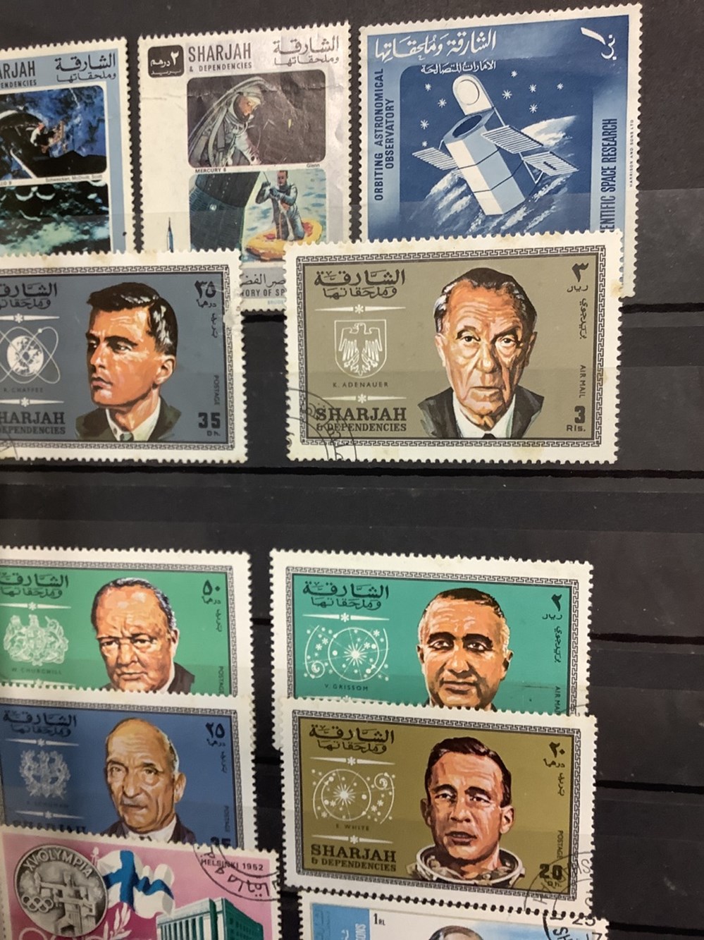 8 albums de timbres, Asie et Proche 18 monnaies 8 albums de timbres asie et proche