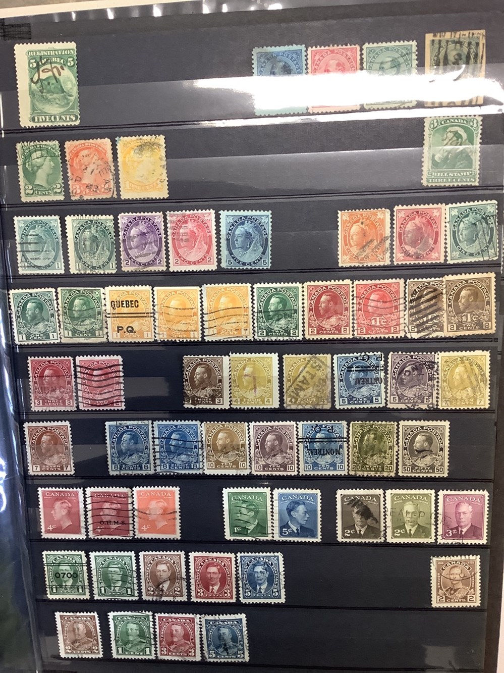 Lot de 7 classeurs de timbres divers pays, oblitérés et neufs, plusieurs milliers de timbres, 12 monnaies lot de 7 classeurs de timbres divers pays obliteres et neufs plusieurs milliers de timbres