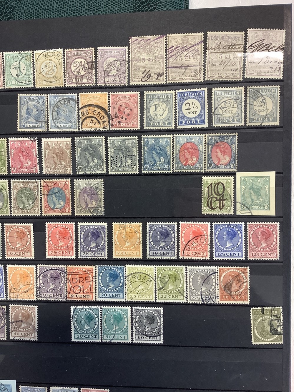 14 albums de timbres, principalement Europe de l’Ouest, la plupart oblitérés, toutes époques, plusieurs milliers de timbres 16 monnaies 14 albums de timbres principalement europe de l ouest la plupart obliteres toutes epoques plusieurs milliers de timbres
