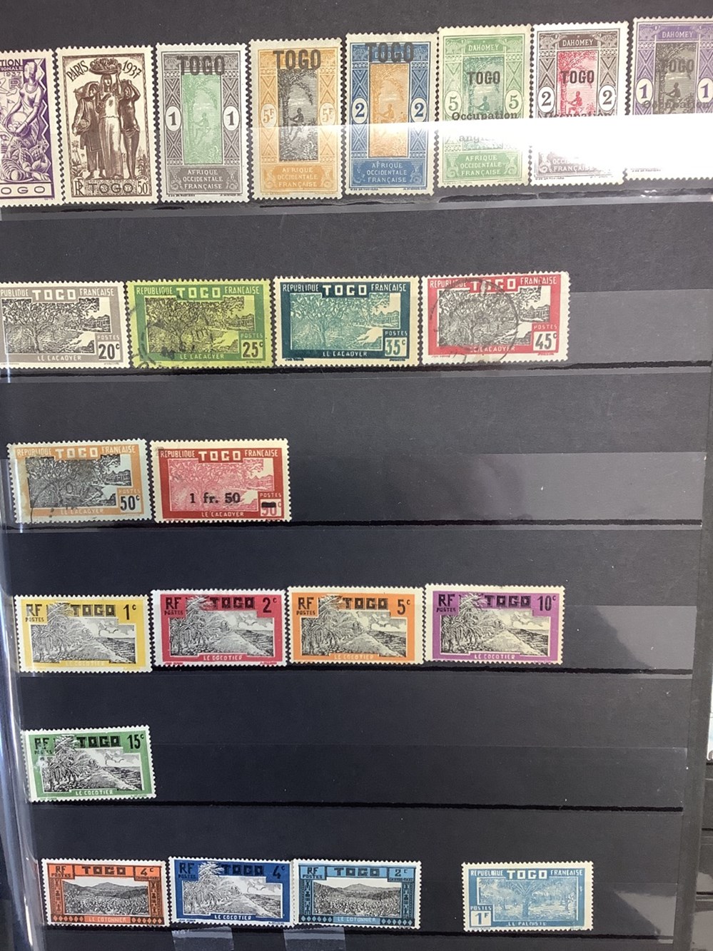 Lot de 7 classeurs de timbres divers pays, oblitérés et neufs, plusieurs milliers de timbres, 6 monnaies lot de 7 classeurs de timbres divers pays obliteres et neufs plusieurs milliers de timbres