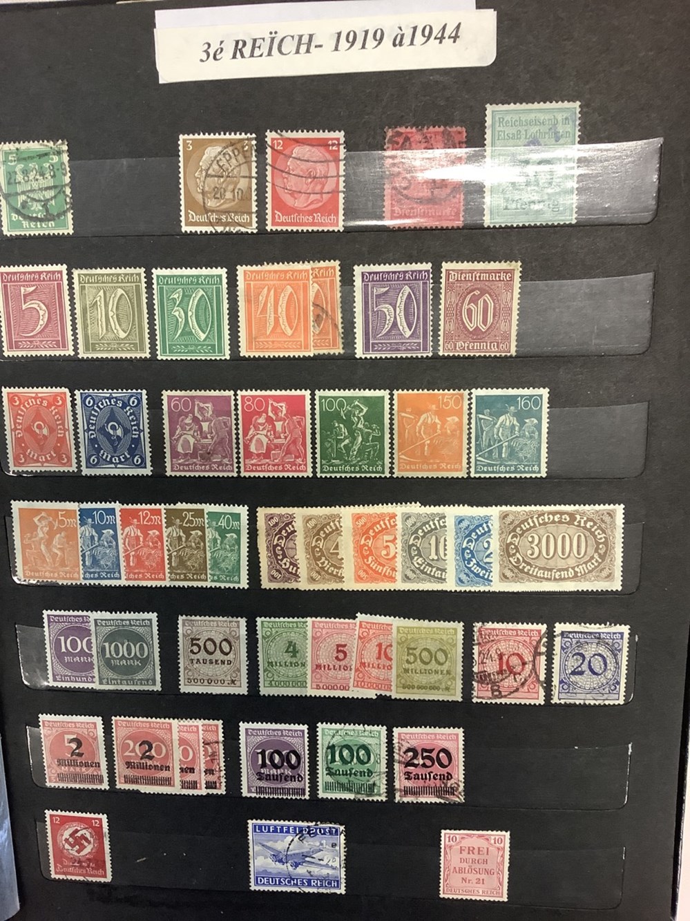 Timbres en vracs tous pays principalement oblitérés, des milliers de timbres et une boîte de cartes postales modernes 4 monnaies timbres en vracs tous pays principalement obliteres des milliers de timbres et une boite de cartes postales modernes
