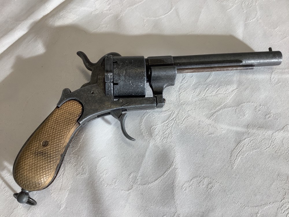 Réplique de revolver, bois et métal, mécanisme fonctionnel, en l’état. monnaies replique de revolver bois et metal mecanisme fonctionnel en l etat