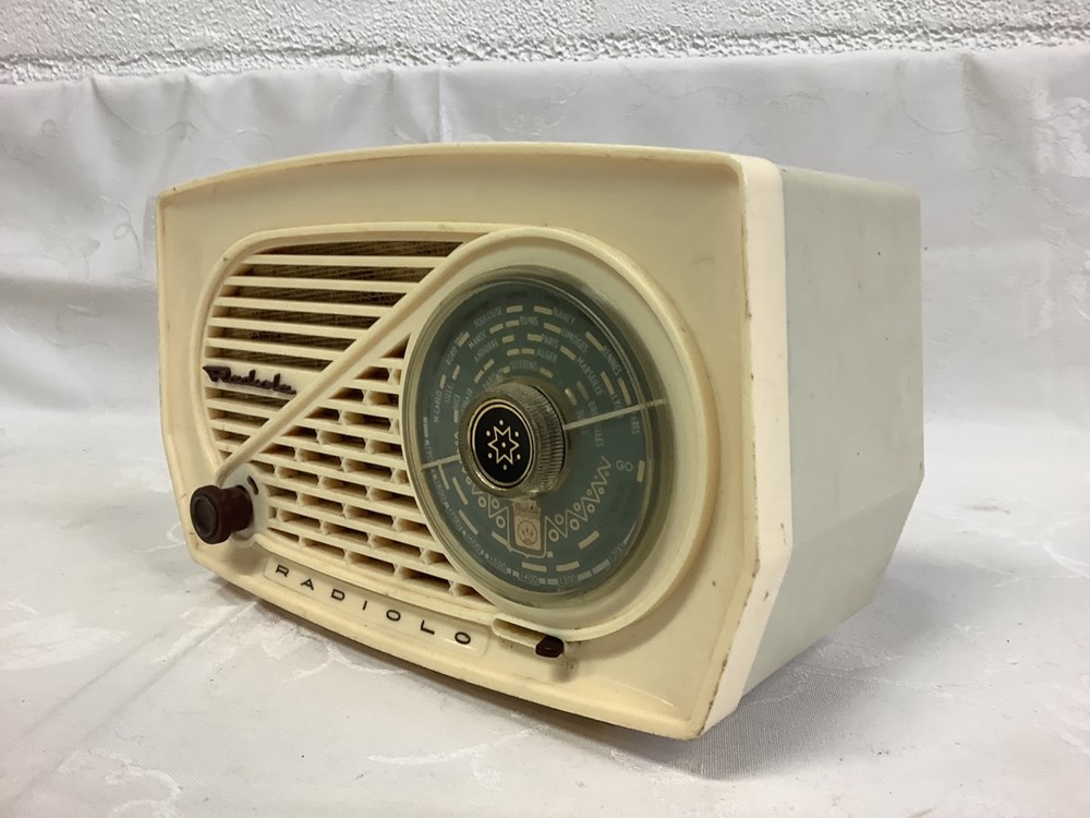 Poste Radiola RADIOLO 1957 couleur ivoire 2 monnaies poste radiola radiolo 1957 couleur ivoire