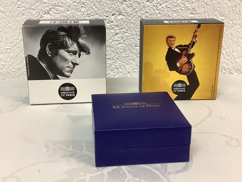 3 pièces en coffret et capsule monnaie de Paris 5 monnaies 3 pieces en coffret et capsule monnaie de paris
