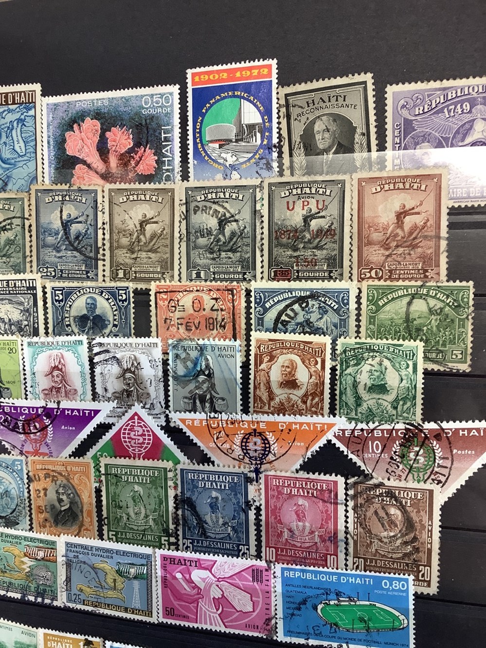 Lot de 7 classeurs de timbres divers pays, oblitérés et neufs, plusieurs milliers de timbres, 20 monnaies lot de 7 classeurs de timbres divers pays obliteres et neufs plusieurs milliers de timbres
