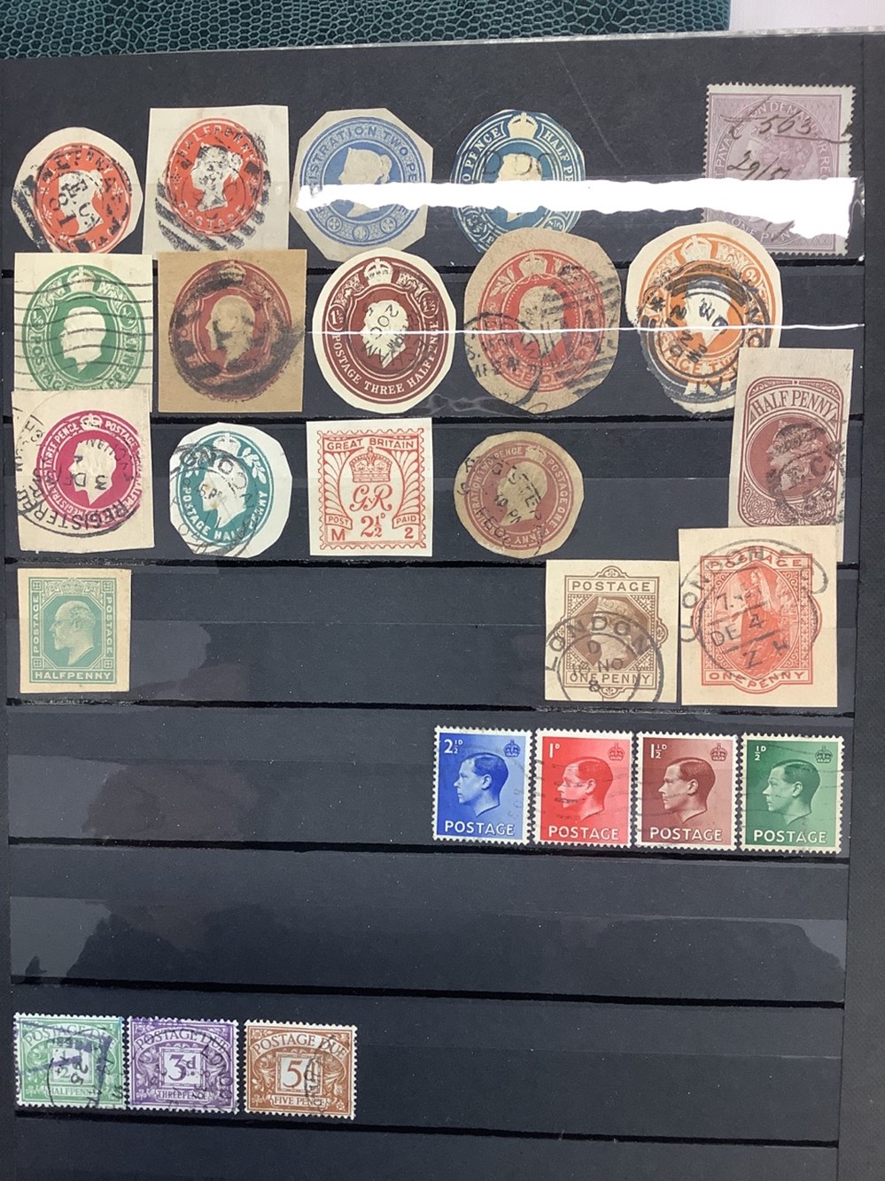 14 albums de timbres, principalement Europe de l’Ouest, la plupart oblitérés, toutes époques, plusieurs milliers de timbres 13 monnaies 14 albums de timbres principalement europe de l ouest la plupart obliteres toutes epoques plusieurs milliers de timbres