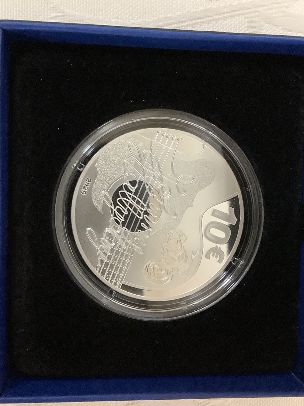 3 pièces en coffret et capsule monnaie de Paris 4 monnaies 3 pieces en coffret et capsule monnaie de paris
