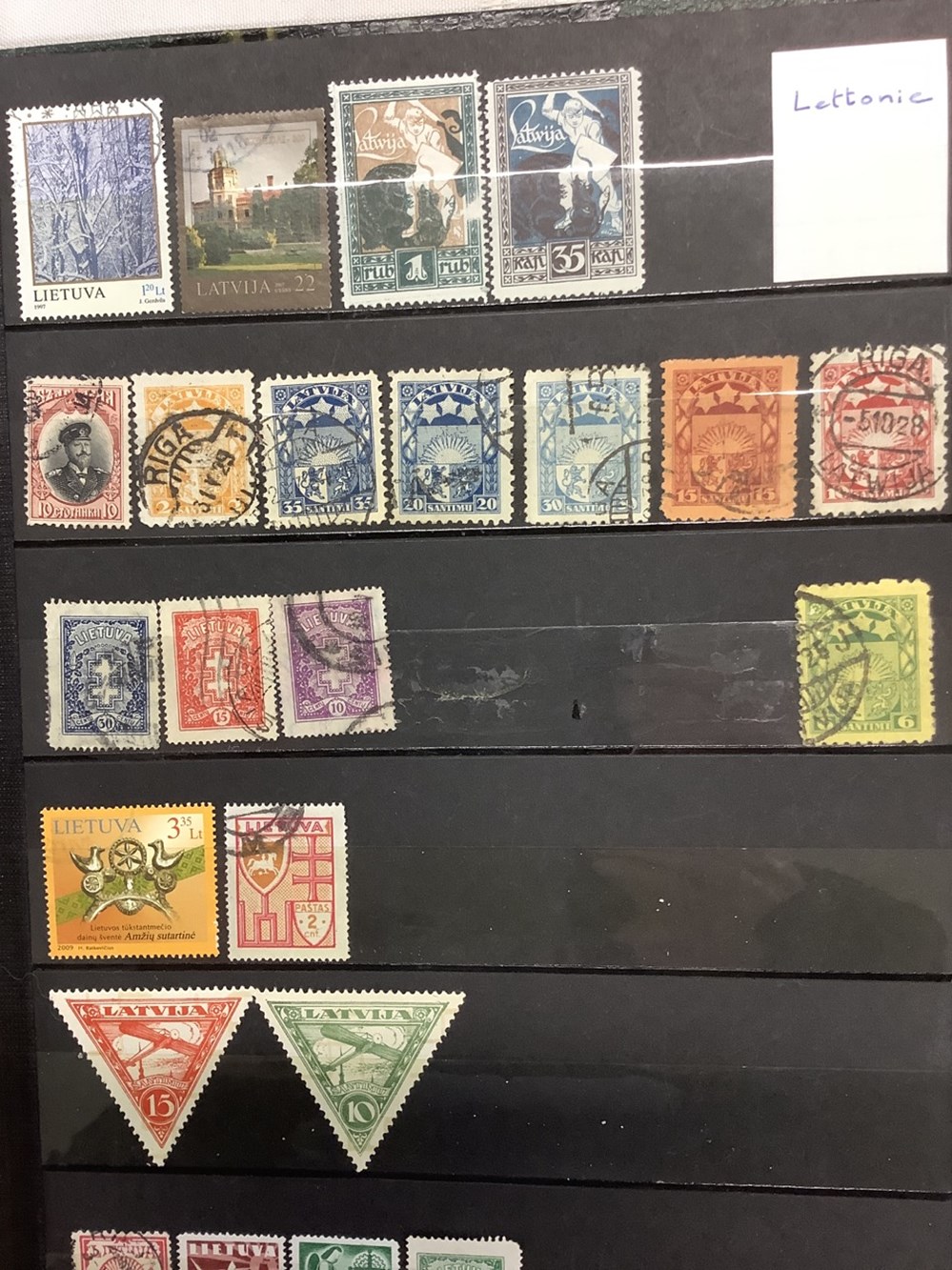 Collection de 8 classeurs de timbres, principalement Europe de l’Est, des milliers de timbres 4 monnaies collection de 8 classeurs de timbres principalement europe de l est des milliers de timbres