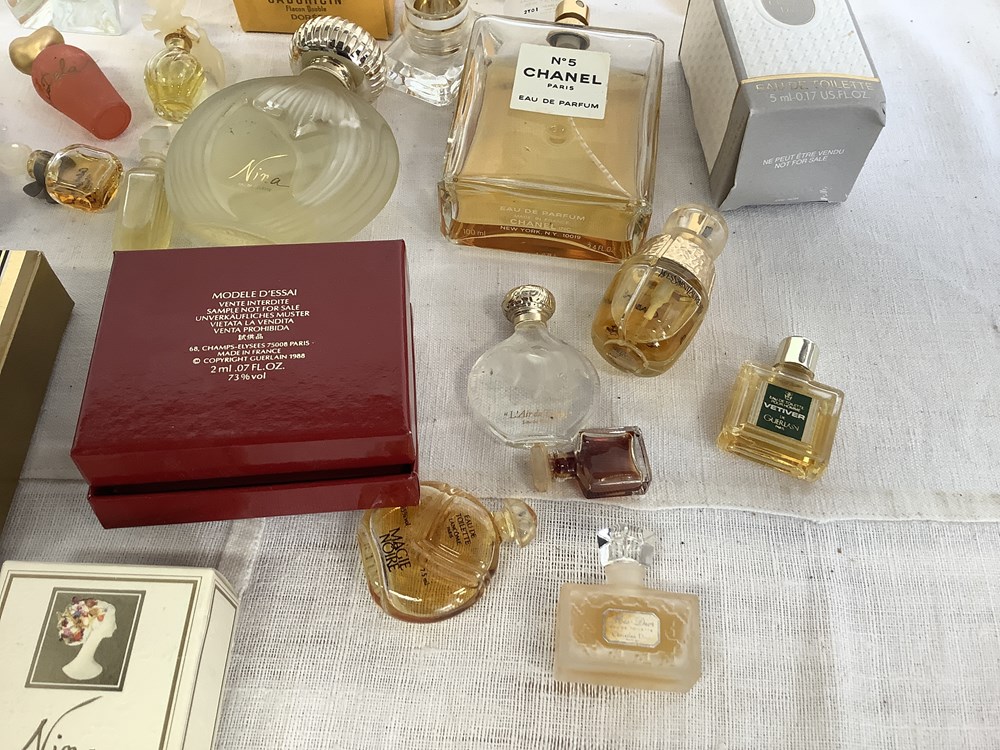 Lots de parfums divers 2 monnaies lots de parfums divers