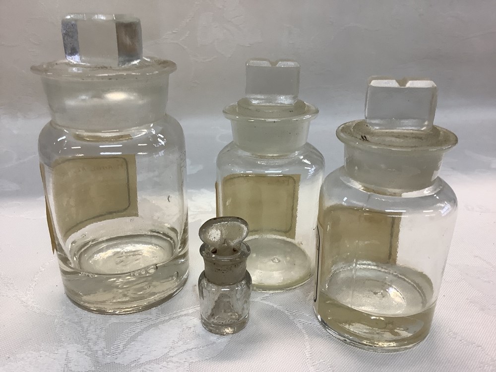 4 flacons en verre ancien de pharmacie monnaies 4 flacons en verre ancien de pharmacie