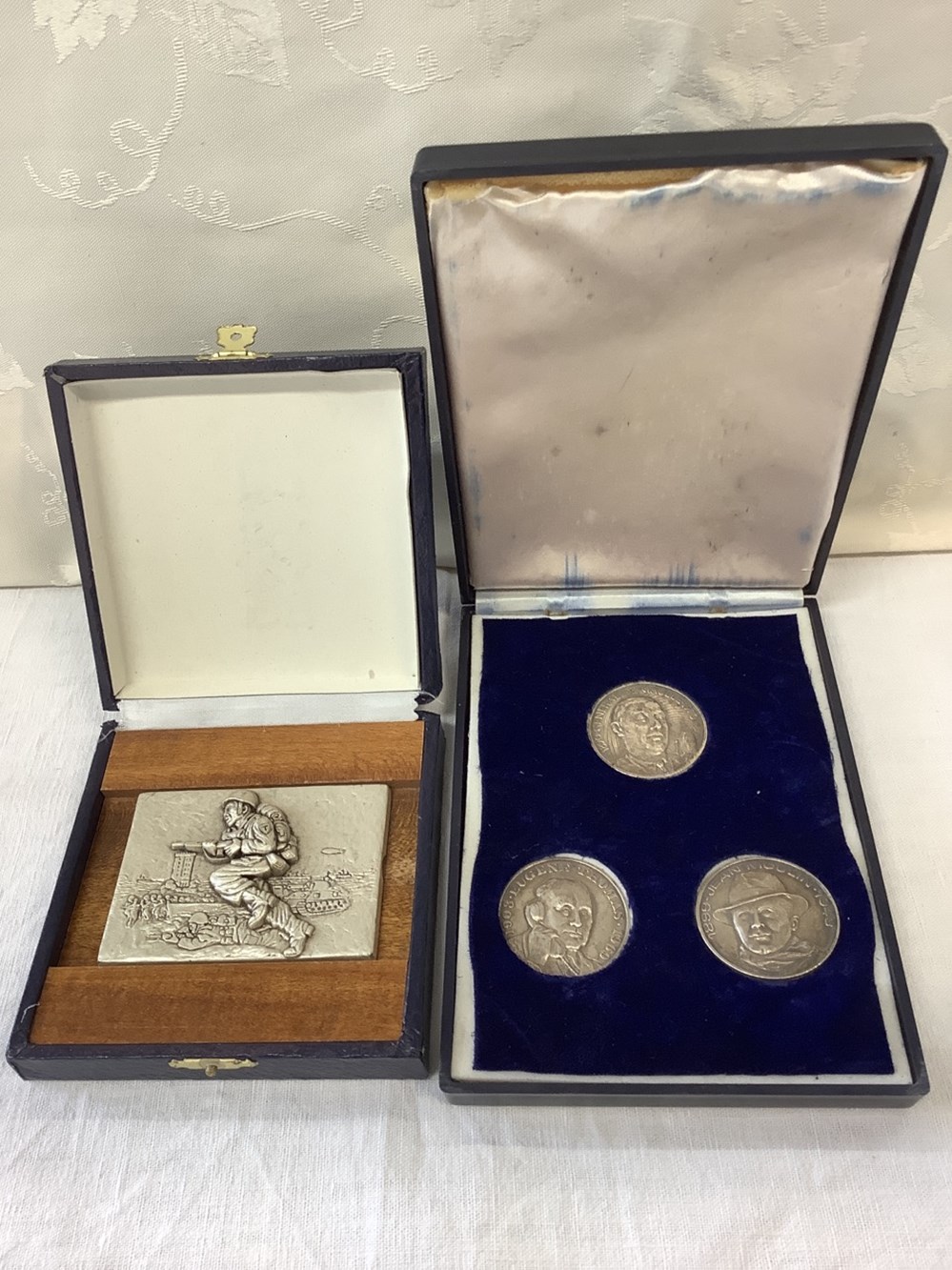 2 coffrets de médailles commémoratives 2ème Guerre Mondiale monnaies 2 coffrets de medailles commemoratives 2eme guerre mondiale