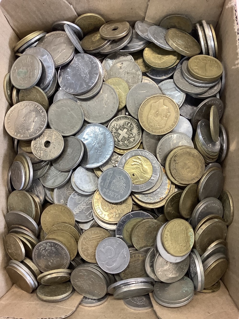 Environ 2,7 kg de pièces XXeme, Espagne et Italie monnaies environ 2 7 kg de pieces xxeme espagne et italie