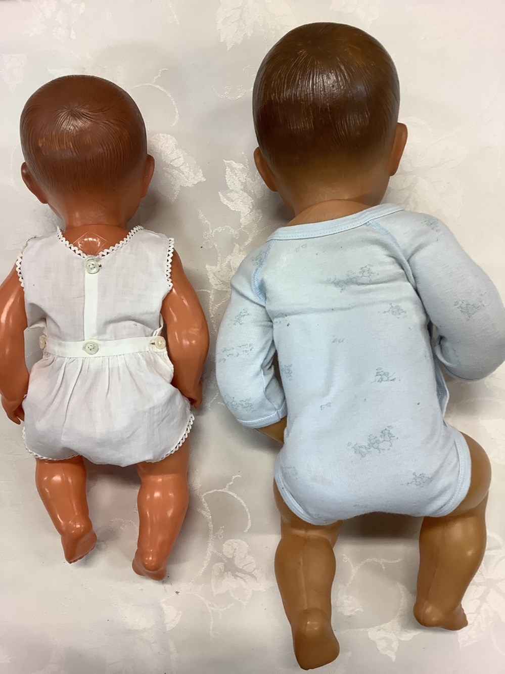 2 poupées SNF yeux mobiles, 46 et 30 cm 2 monnaies 2 poupees snf yeux mobiles 46 et 30 cm