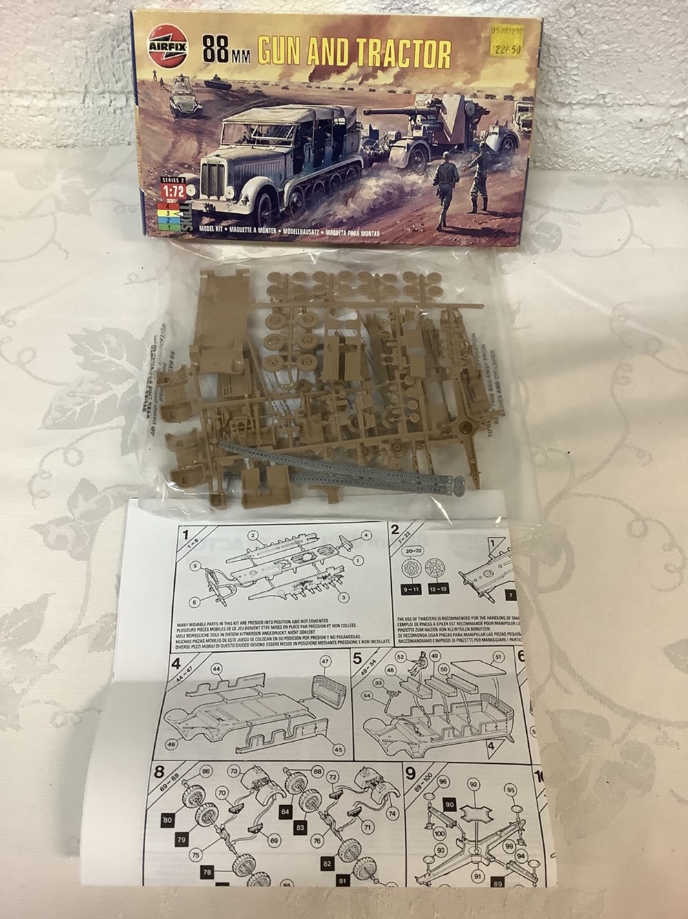 monnaies ensemble de 6 maquettes militaria a construire de marques heller airfix italeri et tamiya avec les notices