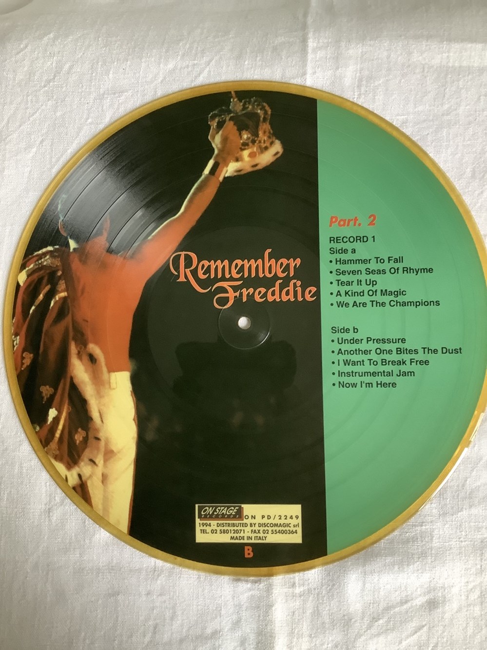 2 pictures Disc 33T, QUEEN REMEMBER FREDDIE ET PART 2. NM pour les deux. Pressage italien, PD2240 et PD 2249. 3 monnaies 2 pictures disc 33t queen remember freddie et part 2 nm pour les deux pressage italien pd2240 et pd 2249