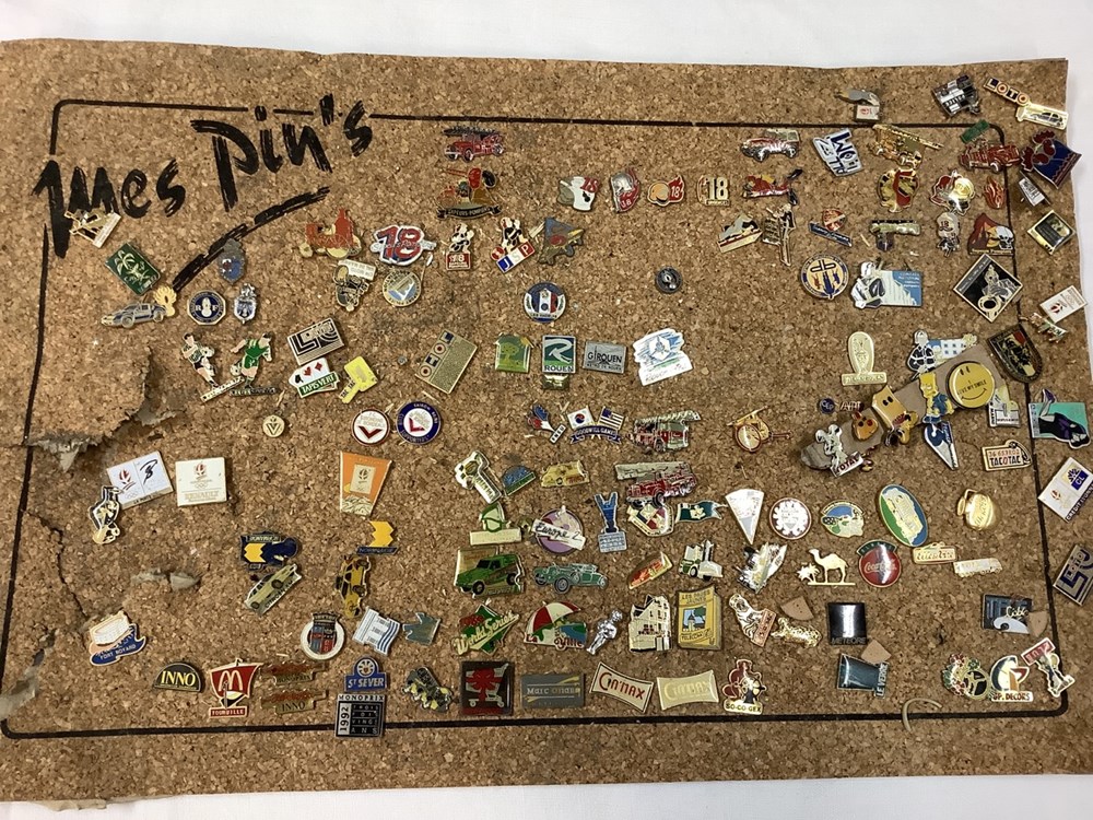 Un lot de Pin’s publicitaire 3 monnaies un lot de pin s publicitaire