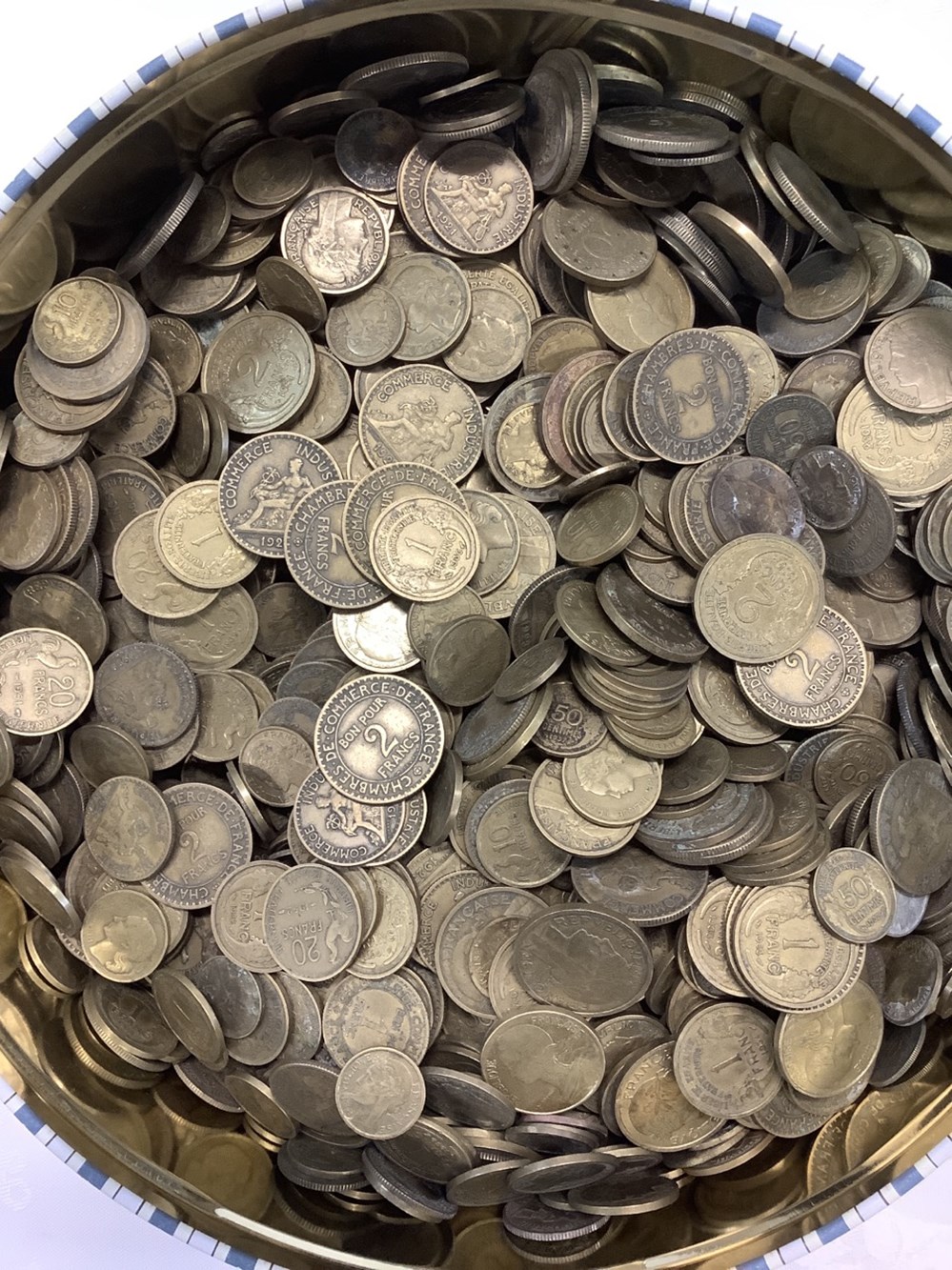 Lot de 5,8 kg de pièces françaises, dont Chambre de commerce et pièces années 40 et 50 monnaies lot de 5 8 kg de pieces francaises dont chambre de commerce et pieces annees 40 et 50
