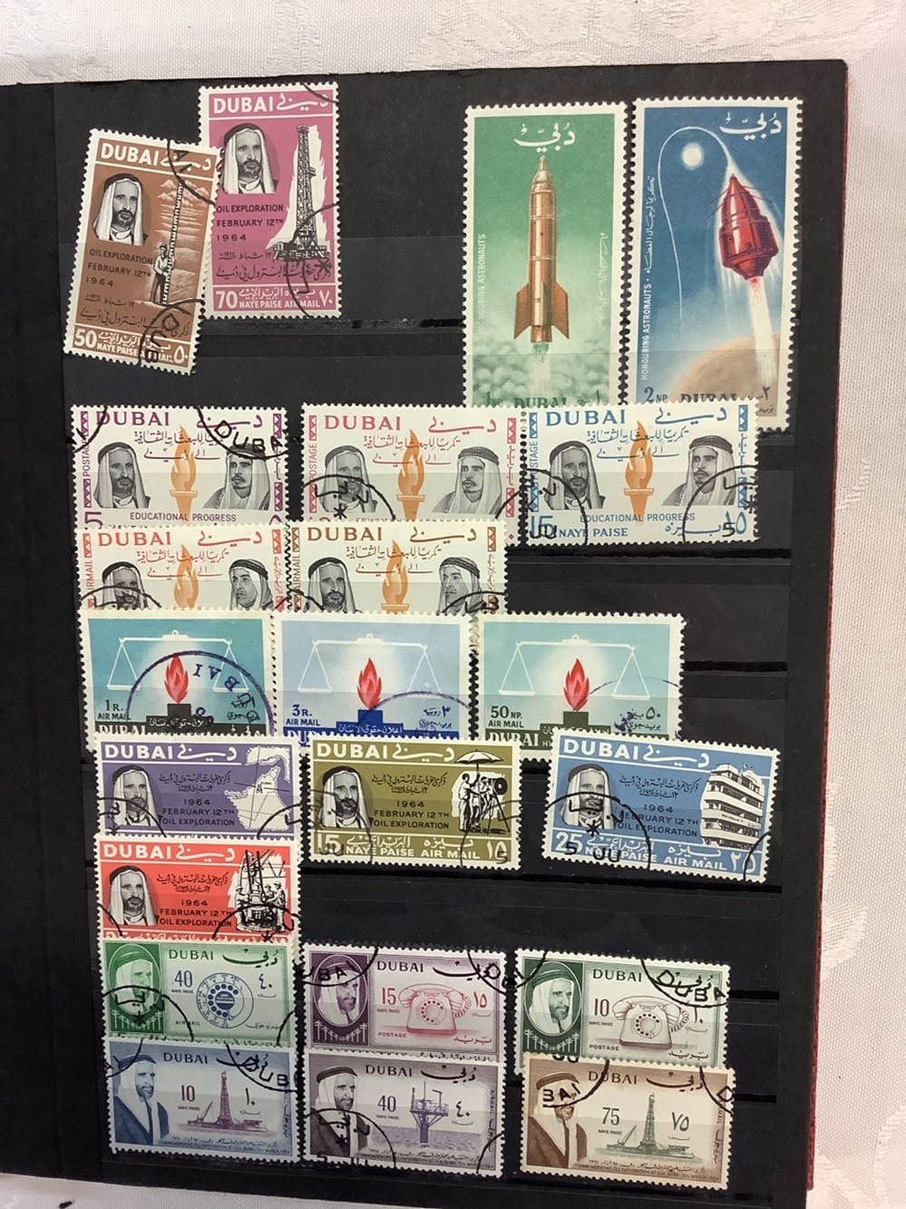 8 albums de timbres, Asie et Proche 15 monnaies 8 albums de timbres asie et proche
