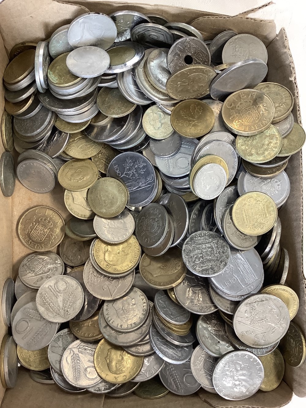 Environ 2,7 kg de pièces XXeme, Espagne et Italie monnaies environ 2 7 kg de pieces xxeme espagne et italie