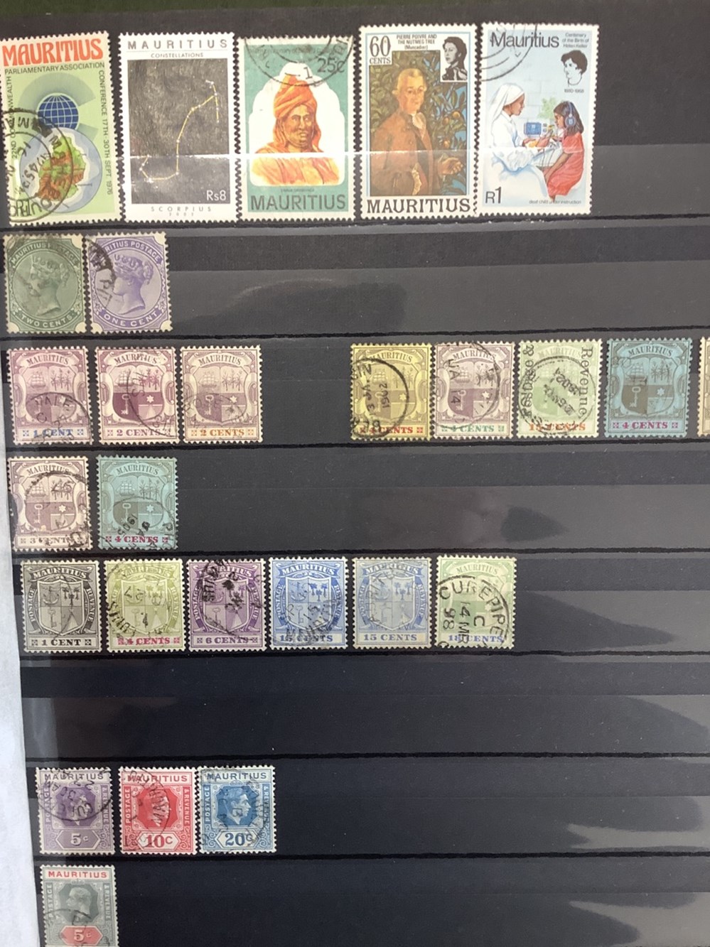 2 albums de timbres divers dont Vatican, Liban, Turquie, Syrie, Indochine etc 15 monnaies 2 albums de timbres divers dont vatican liban turquie syrie indochine etc