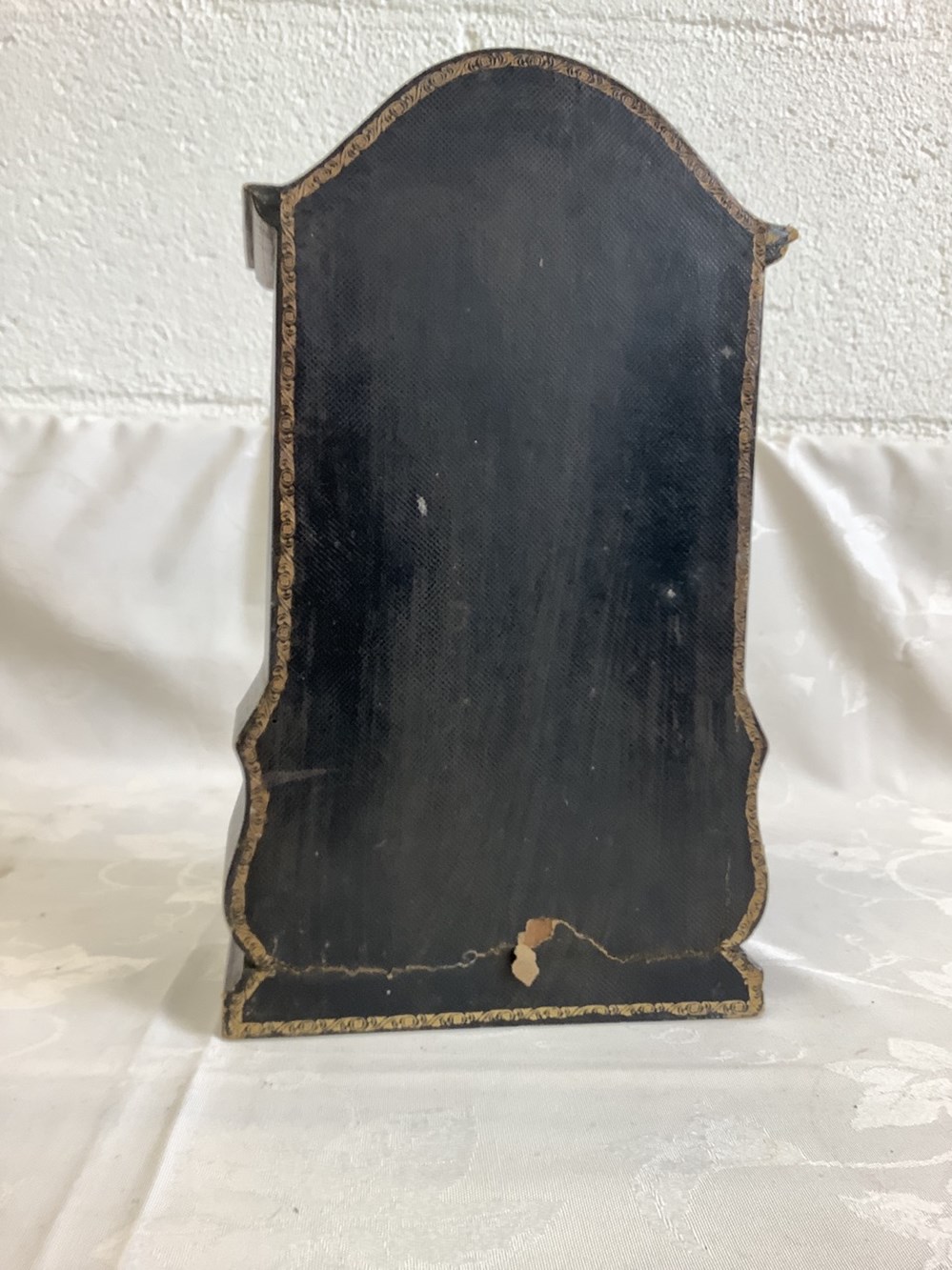 Petite armoire de poupée travaillée vitres verres biseautés accident à l arrière 3 monnaies petite armoire de poupee travaillee vitres verres biseautes accident a l arriere