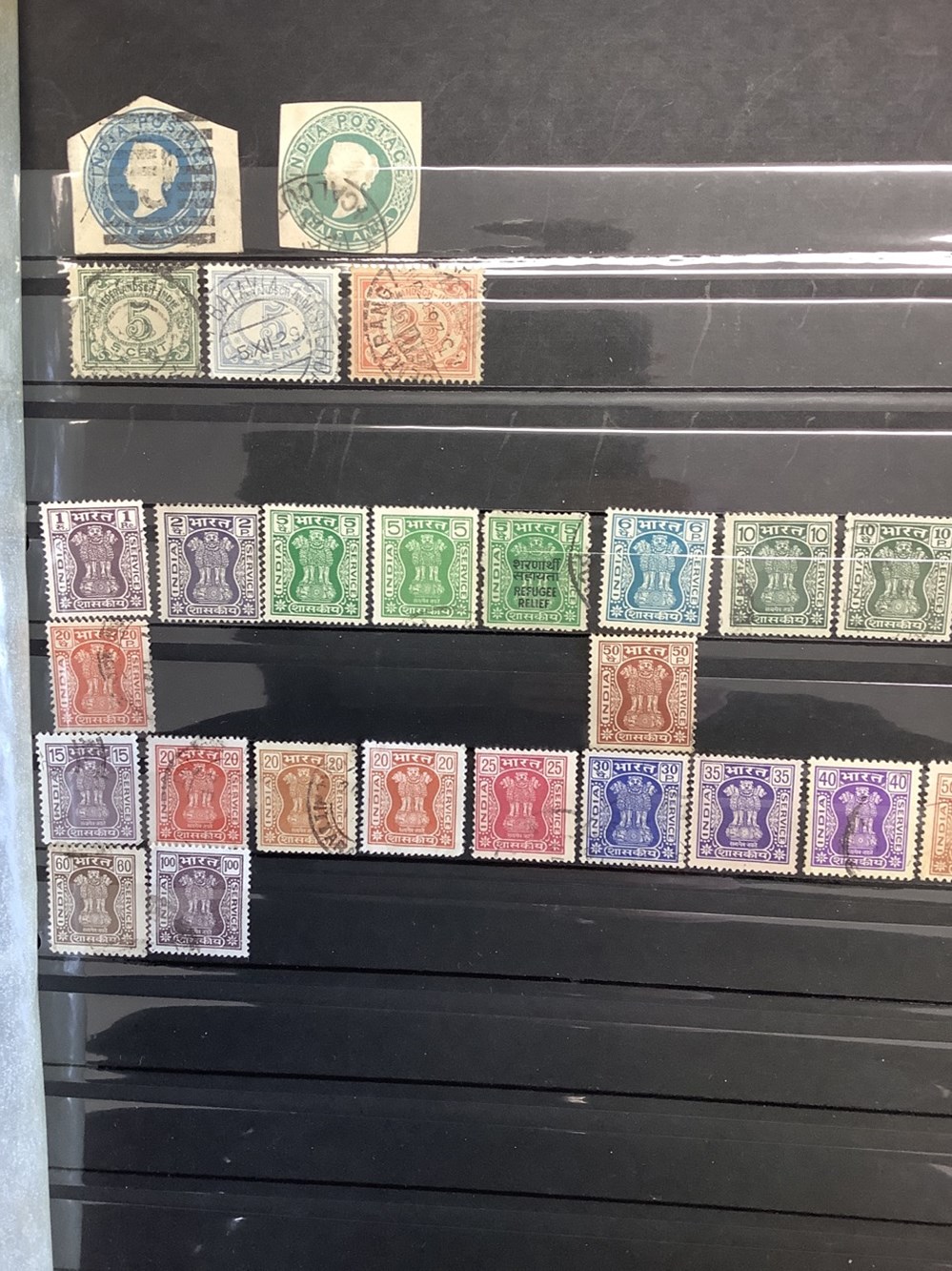 Lot de 7 classeurs de timbres divers pays, oblitérés et neufs, plusieurs milliers de timbres, 13 monnaies lot de 7 classeurs de timbres divers pays obliteres et neufs plusieurs milliers de timbres