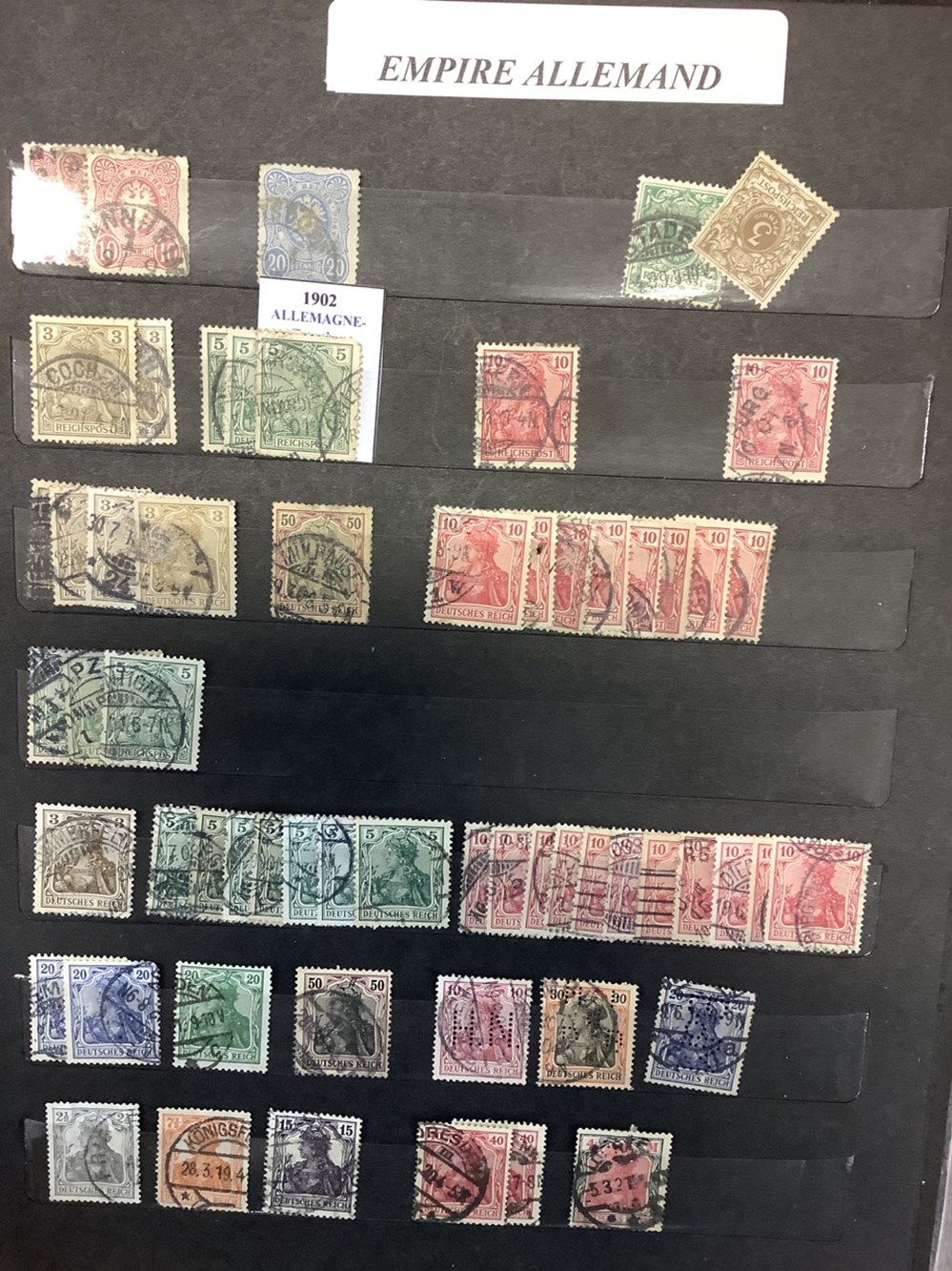 Timbres en vracs tous pays principalement oblitérés, des milliers de timbres et une boîte de cartes postales modernes 3 monnaies timbres en vracs tous pays principalement obliteres des milliers de timbres et une boite de cartes postales modernes