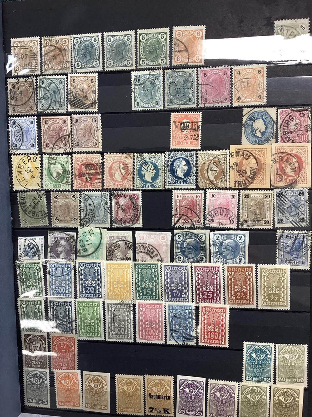 14 albums de timbres, principalement Europe de l’Ouest, la plupart oblitérés, toutes époques, plusieurs milliers de timbres 20 monnaies 14 albums de timbres principalement europe de l ouest la plupart obliteres toutes epoques plusieurs milliers de timbres