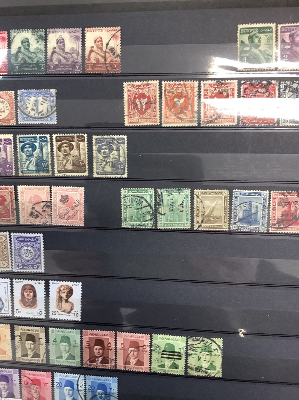 Lot de 7 classeurs de timbres divers pays, oblitérés et neufs, plusieurs milliers de timbres, 11 monnaies lot de 7 classeurs de timbres divers pays obliteres et neufs plusieurs milliers de timbres