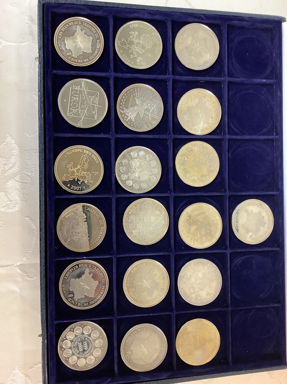 Lot de 19 médailles commémoratives les trésors du patrimoine 5 monnaies lot de 19 medailles commemoratives les tresors du patrimoine