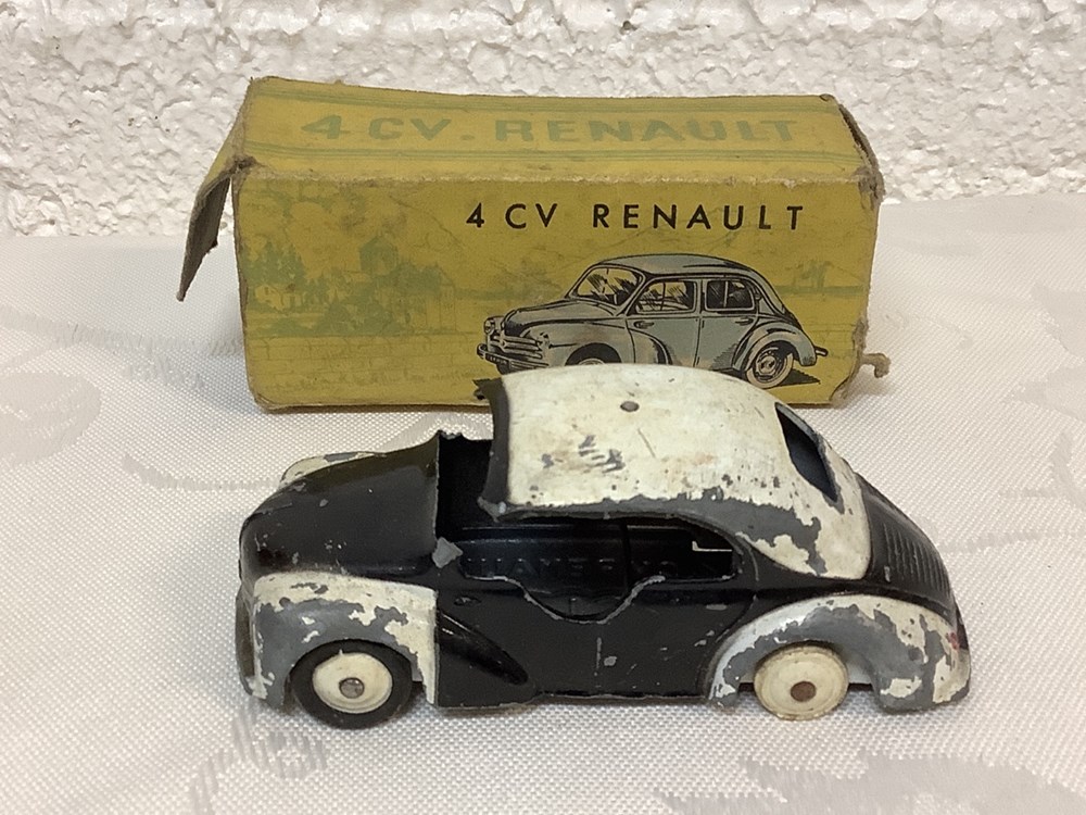 3 DINKY TOYS et leur boîte, 1 CIJ et sa boîte et 1 DINKY TOY et boîte dépareillée 5 monnaies 3 dinky toys et leur boite 1 cij et sa boite et 1 dinky toy et boite depareillee