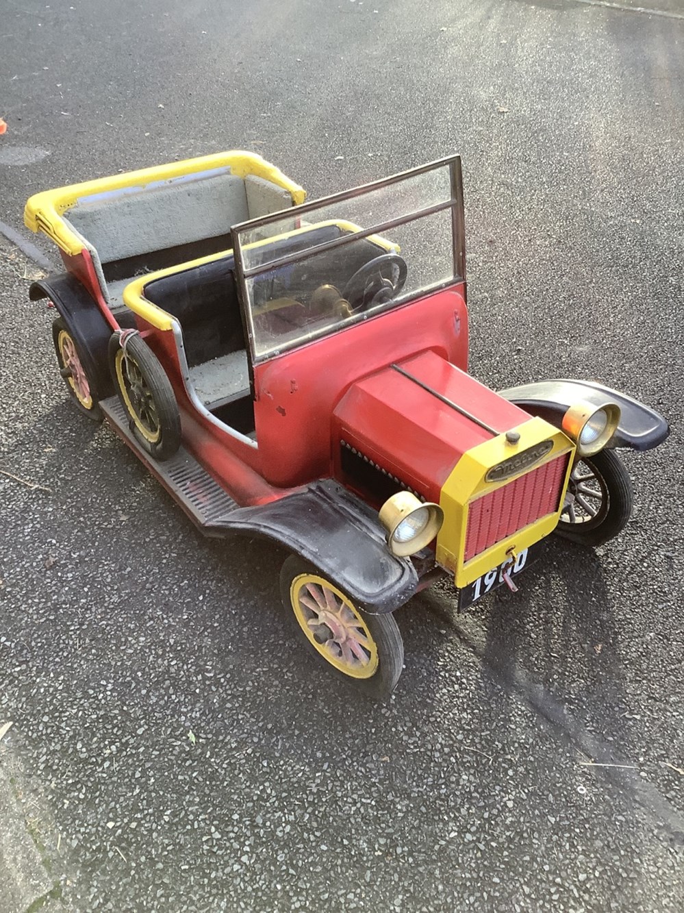 monnaies une voiture de manege meline l 84 x l 180 x h 88 prise de courant a l arriere