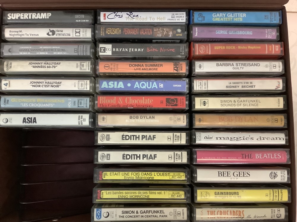 Lot de 83 cassettes audio Rock, Pop, Reggae avec 3 valises de transport en parfait état 2 monnaies lot de 83 cassettes audio rock pop reggae avec 3 valises de transport en parfait etat
