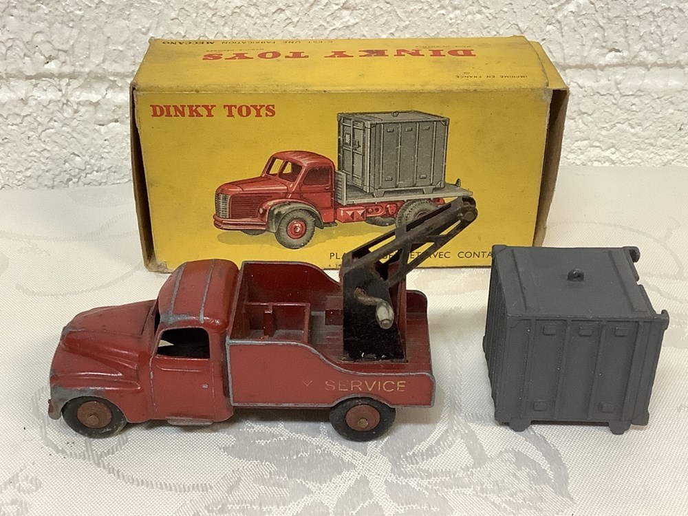 3 DINKY TOYS et leur boîte, 1 CIJ et sa boîte et 1 DINKY TOY et boîte dépareillée 6 monnaies 3 dinky toys et leur boite 1 cij et sa boite et 1 dinky toy et boite depareillee