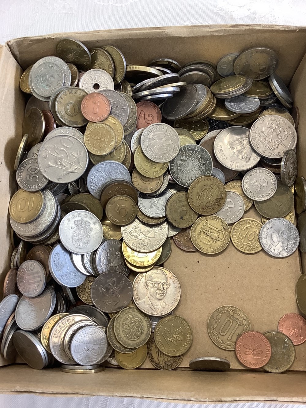 Lot de pièces dont Allemagne, Autriche, Cameroun, Danemark etc pour environ 1,8 kg monnaies lot de pieces dont allemagne autriche cameroun danemark etc pour environ 1 8 kg