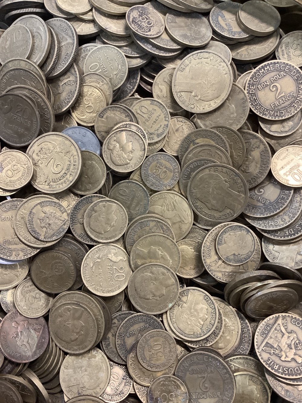 Lot de 5,8 kg de pièces françaises, dont Chambre de commerce et pièces années 40 et 50 monnaies lot de 5 8 kg de pieces francaises dont chambre de commerce et pieces annees 40 et 50