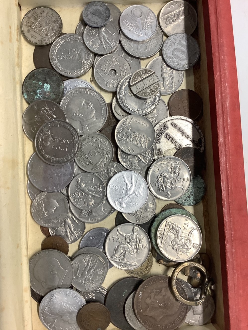 Lot de pièces en argent et divers dont 4 monnaies lot de pieces en argent et divers dont