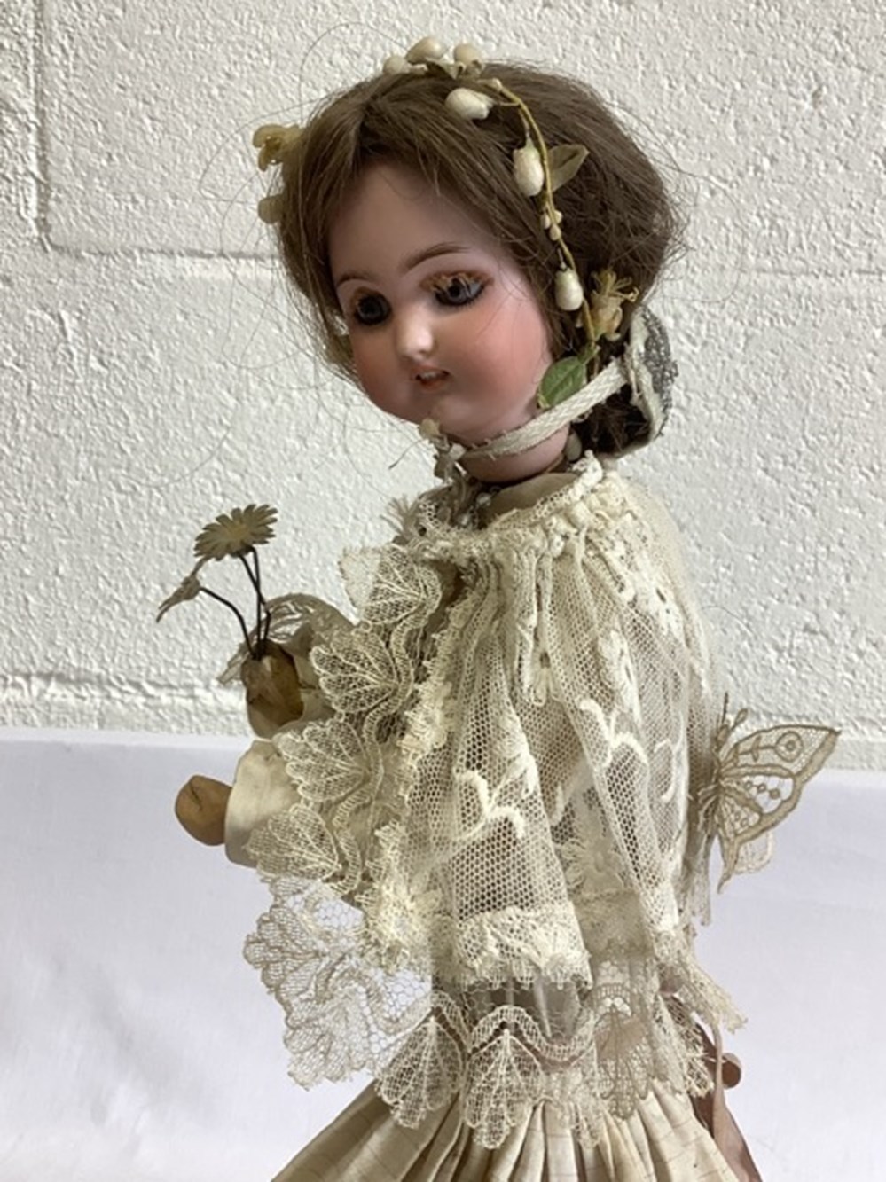 POUPEE AUTOMATE "LA MARCHANDE DE FLEURS" HAUTEUR 50 CM (SOCLE COMPRIS) 6 monnaies poupee automate la marchande de fleurs hauteur 50 cm socle compris