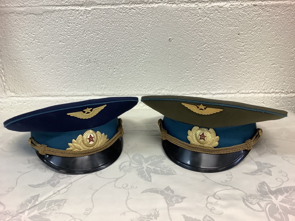 monnaies 2 casquettes militaires russes