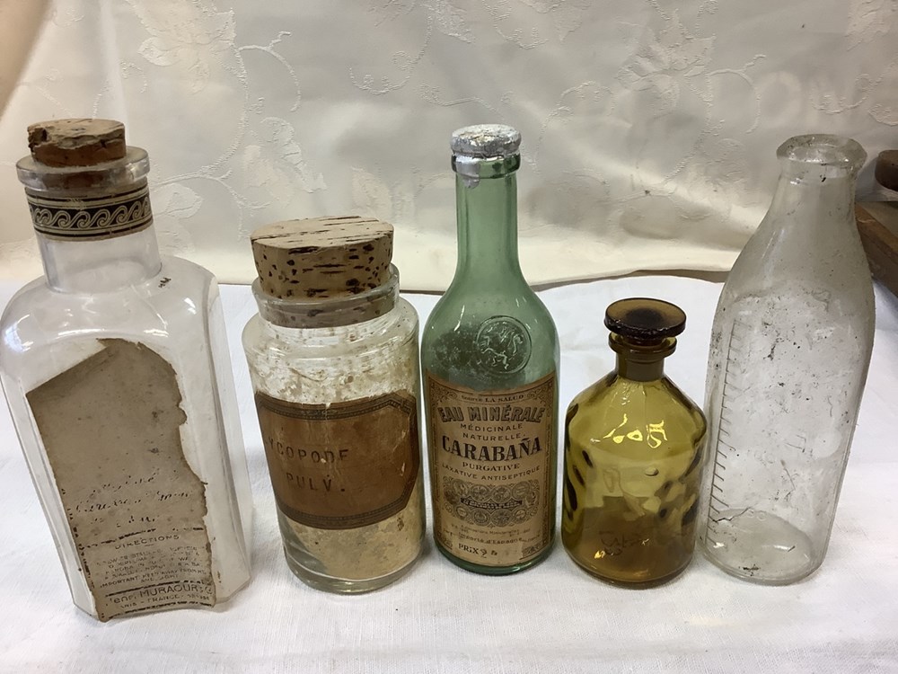Lot de 5 flacons à pharmacie ancien, biberon en verre, bouteille eau minérale Carabana, pilon et tube de Coryphedrine 5 monnaies lot de 5 flacons a pharmacie ancien biberon en verre bouteille eau minerale carabana pilon et tube de coryphedrine