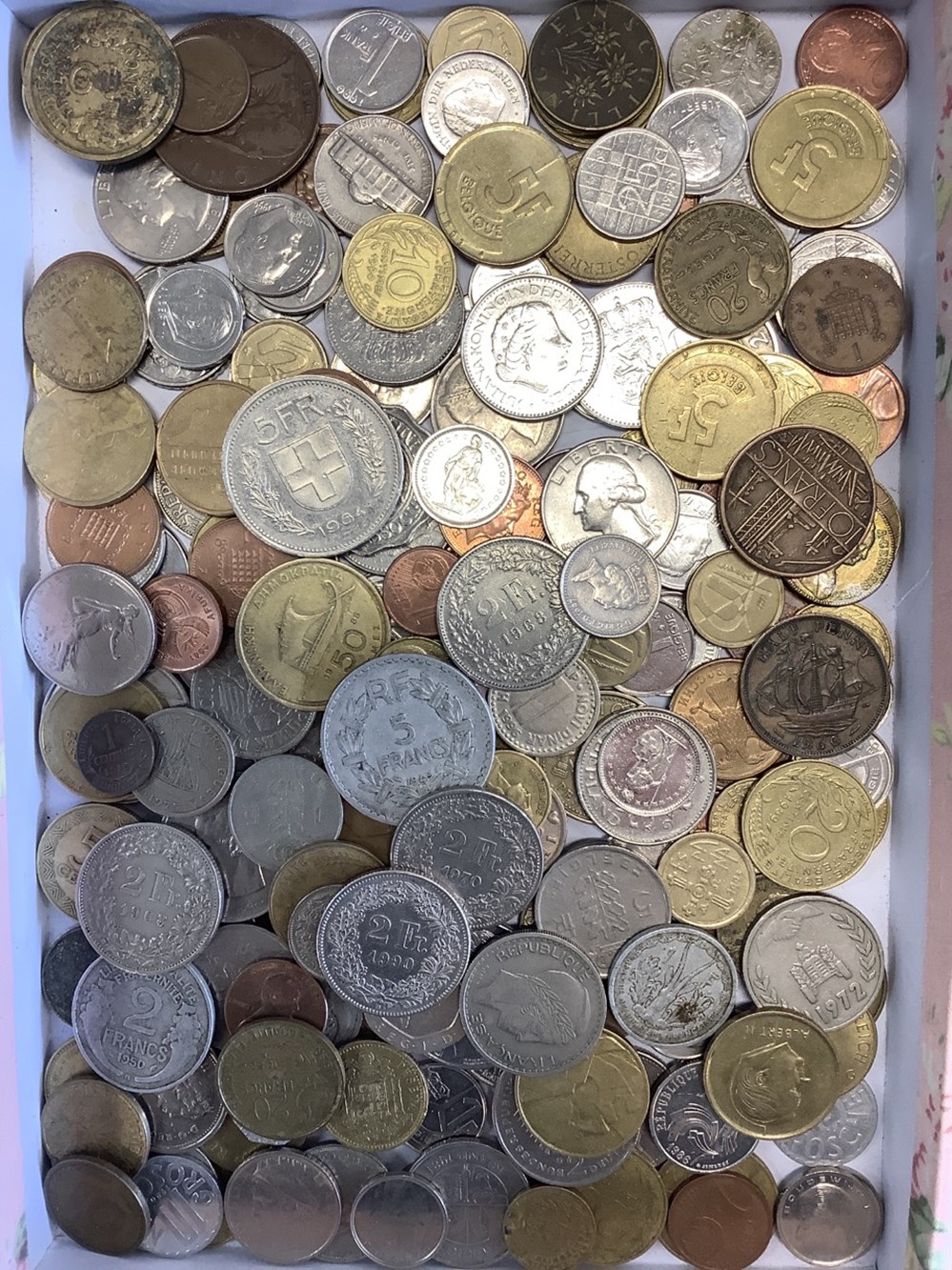 Petit lot de pièces diverses dont 15 francs Suisse etc monnaies petit lot de pieces diverses dont 15 francs suisse etc