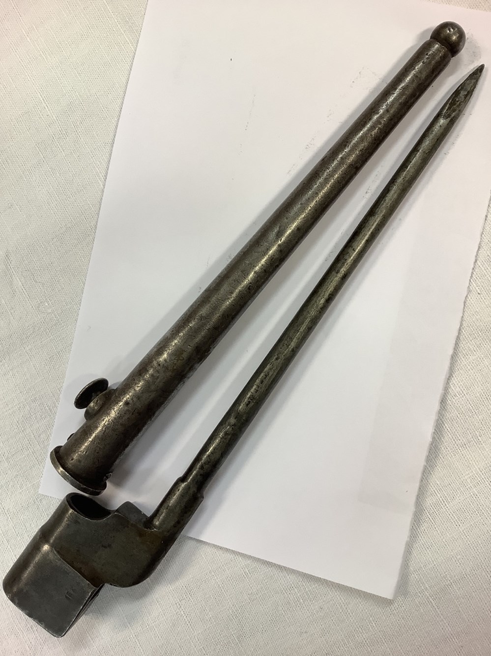 Baillonnette numéro 4 MK2 et son fourreau 2 monnaies baillonnette numero 4 mk2 et son fourreau